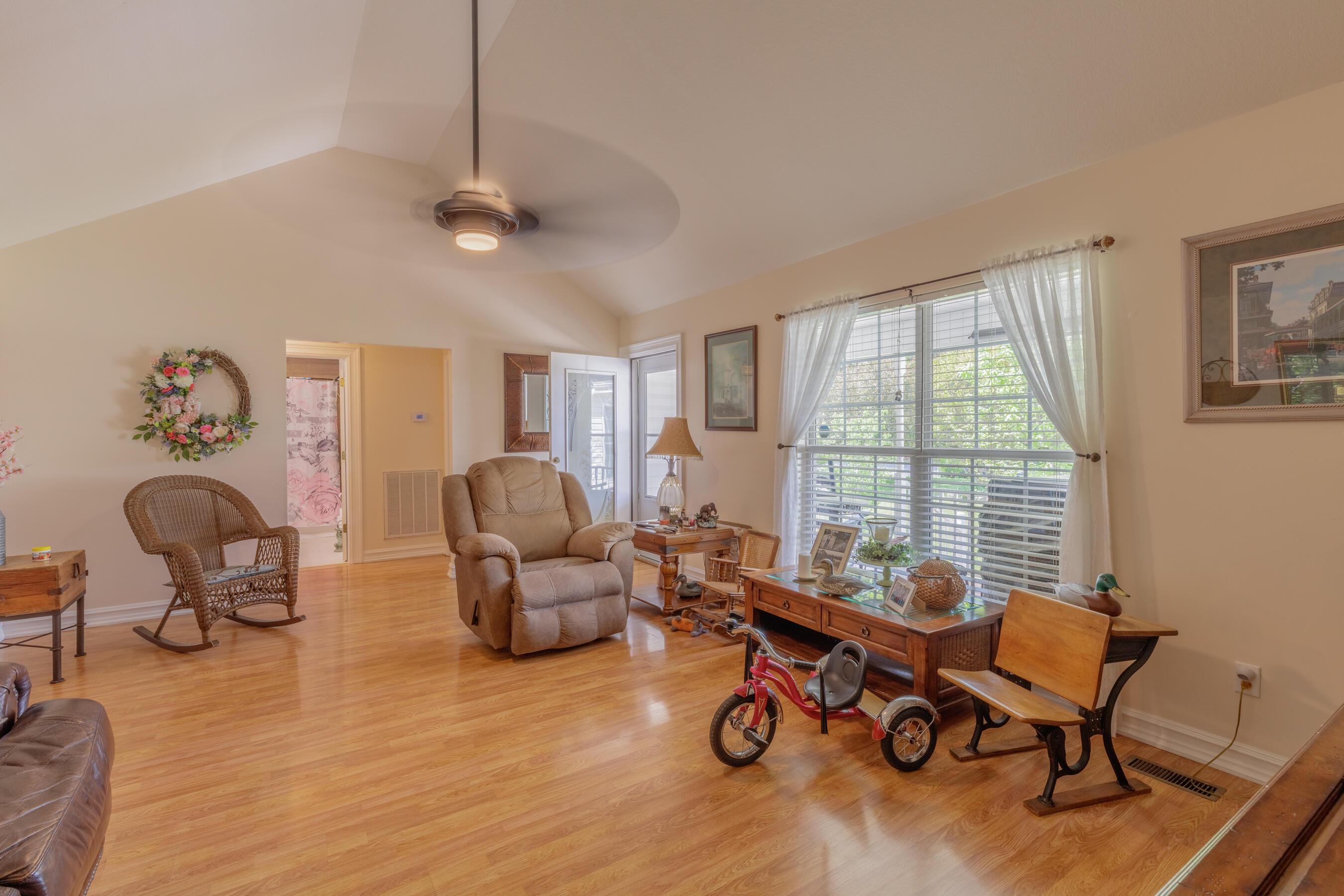 Image 2: Living room