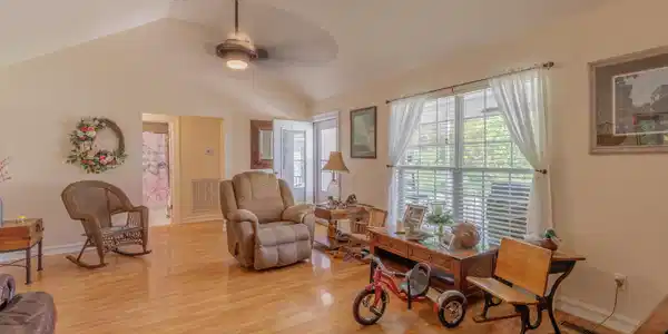 Image 2: Living room