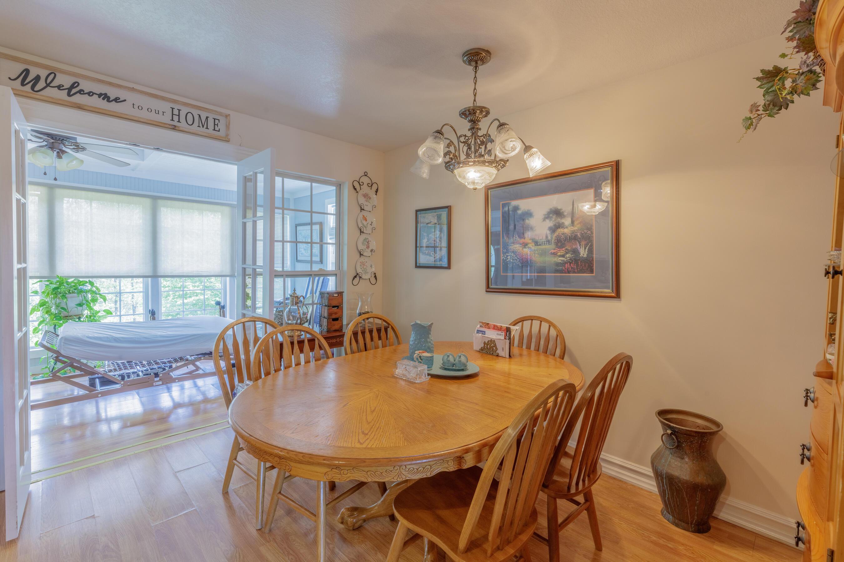 Image 4: Dining