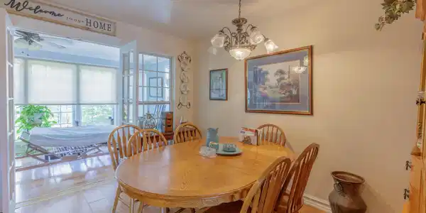 Image 4: Dining