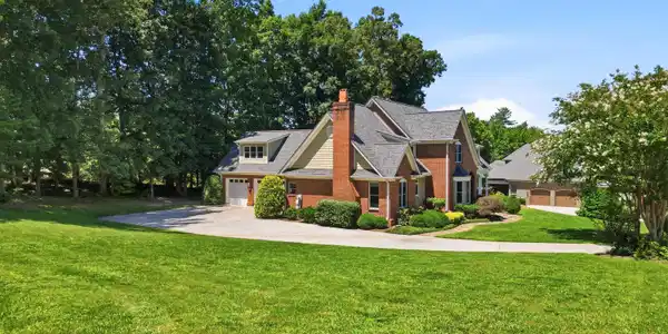 Image 4: Exterior