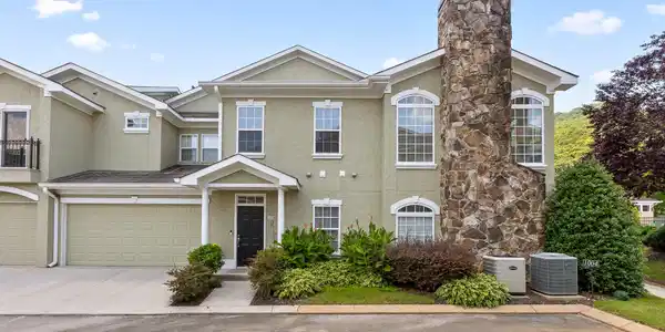1008 Renaissance Court