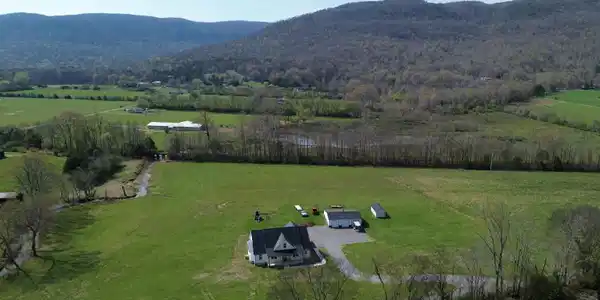 209 W Valley Road