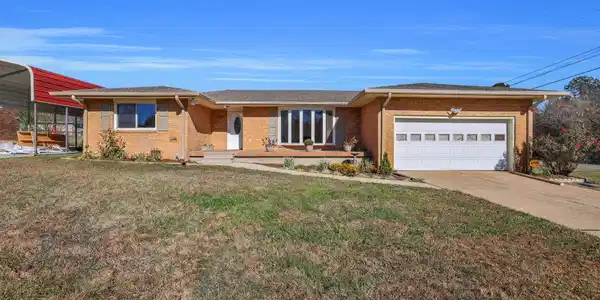 Image 3: front exterior
