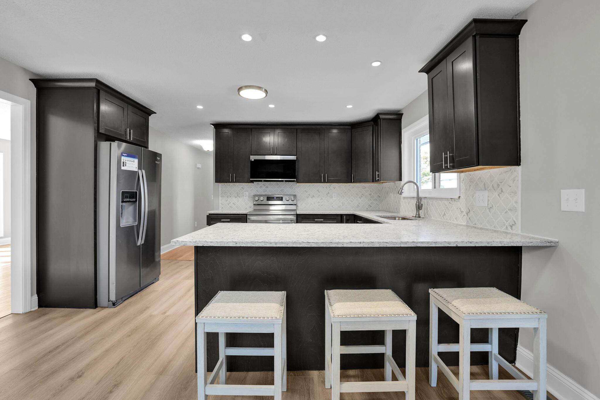 Image 4: kitchen