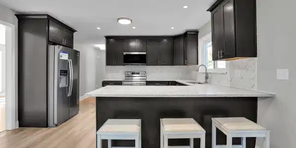 Image 4: kitchen