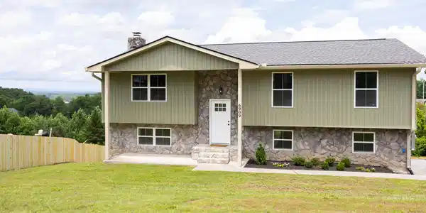 Image 3: 6909SandyCoveDr-2