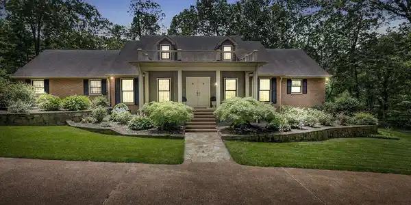 5 Woodland Way