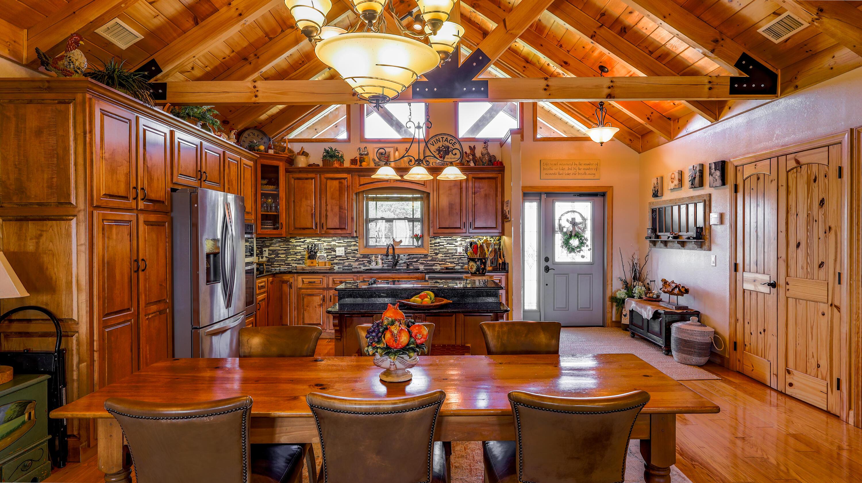 Image 4: Dining Area