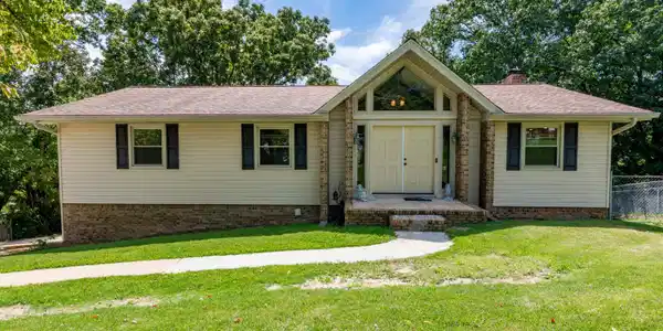 1328 Highland Road