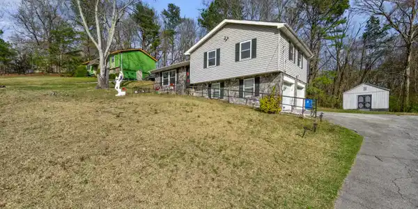 2427 Leann Circle