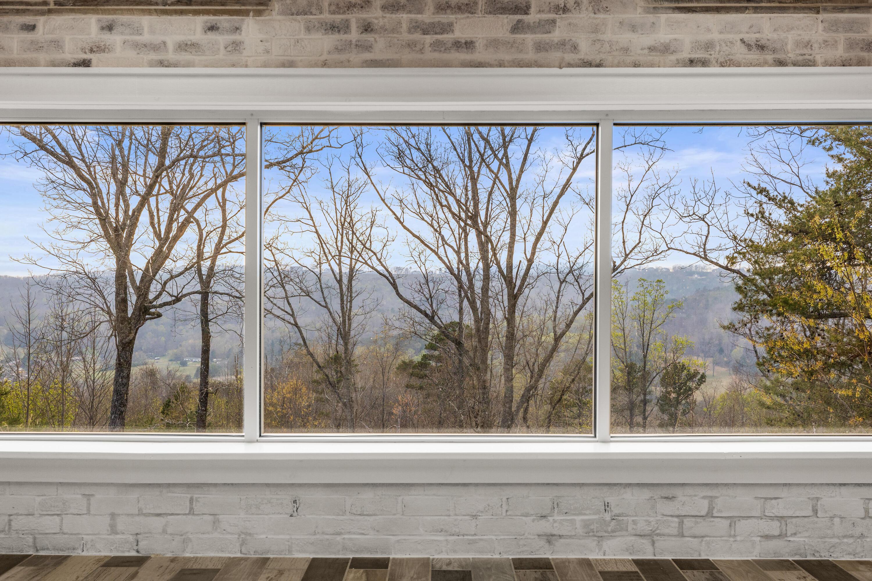 Image 2: Sunroom