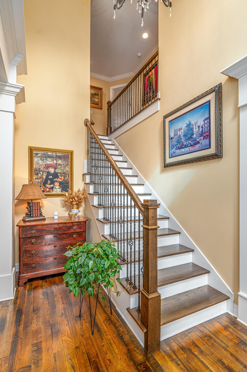 Image 4: Foyer