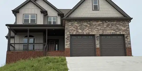 2043 Volunteer Drive SW