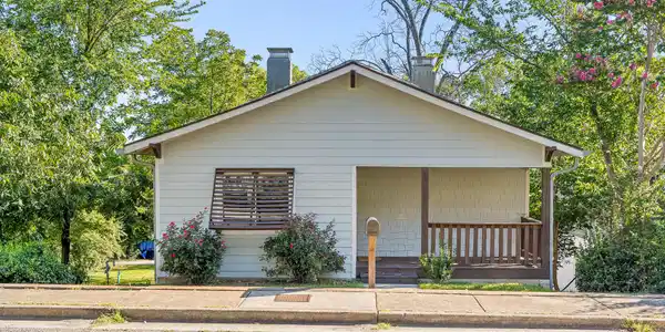 1811 E 4th Street
