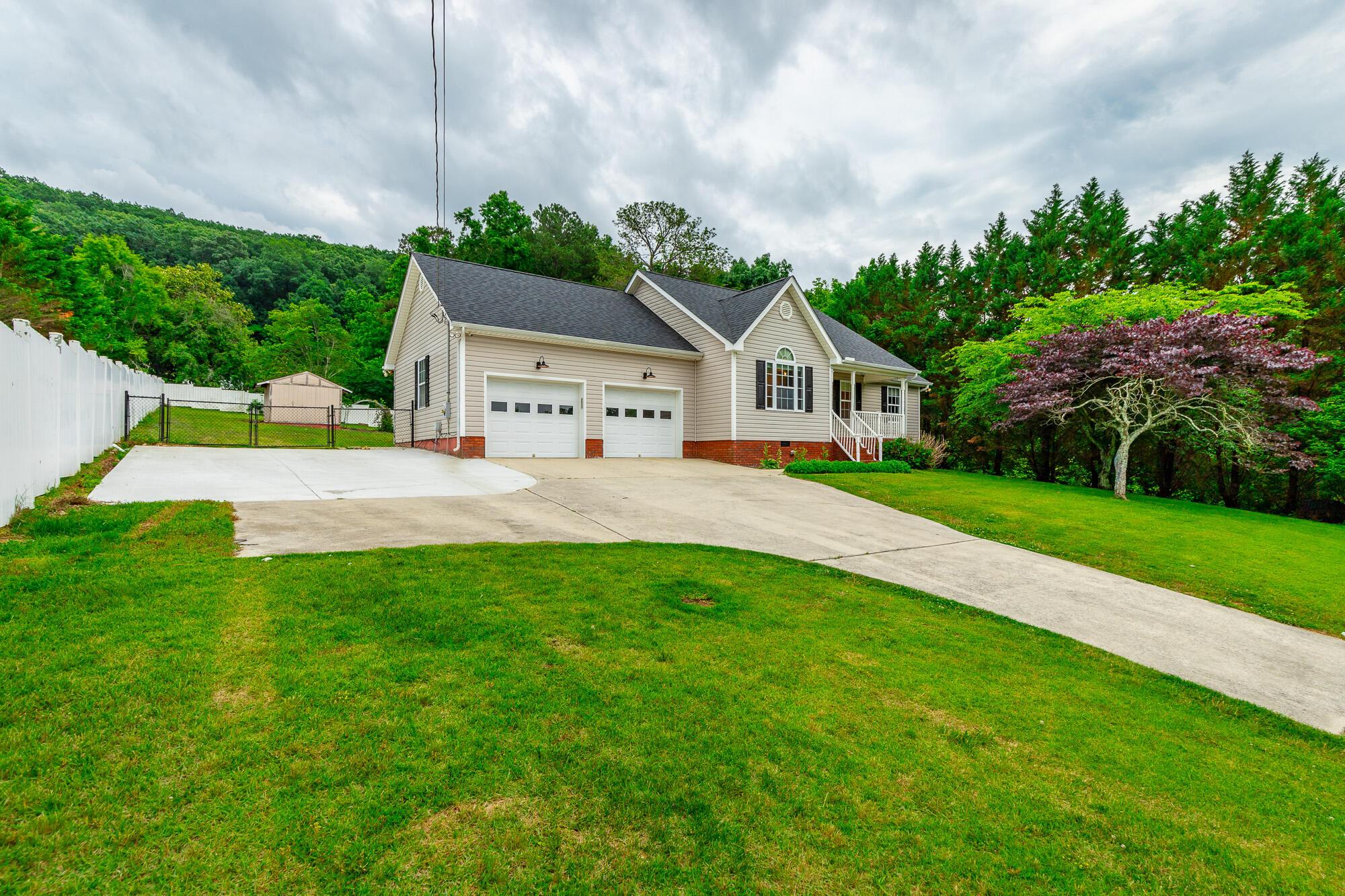 Image 3: 1092 Beaumont Road HD-3