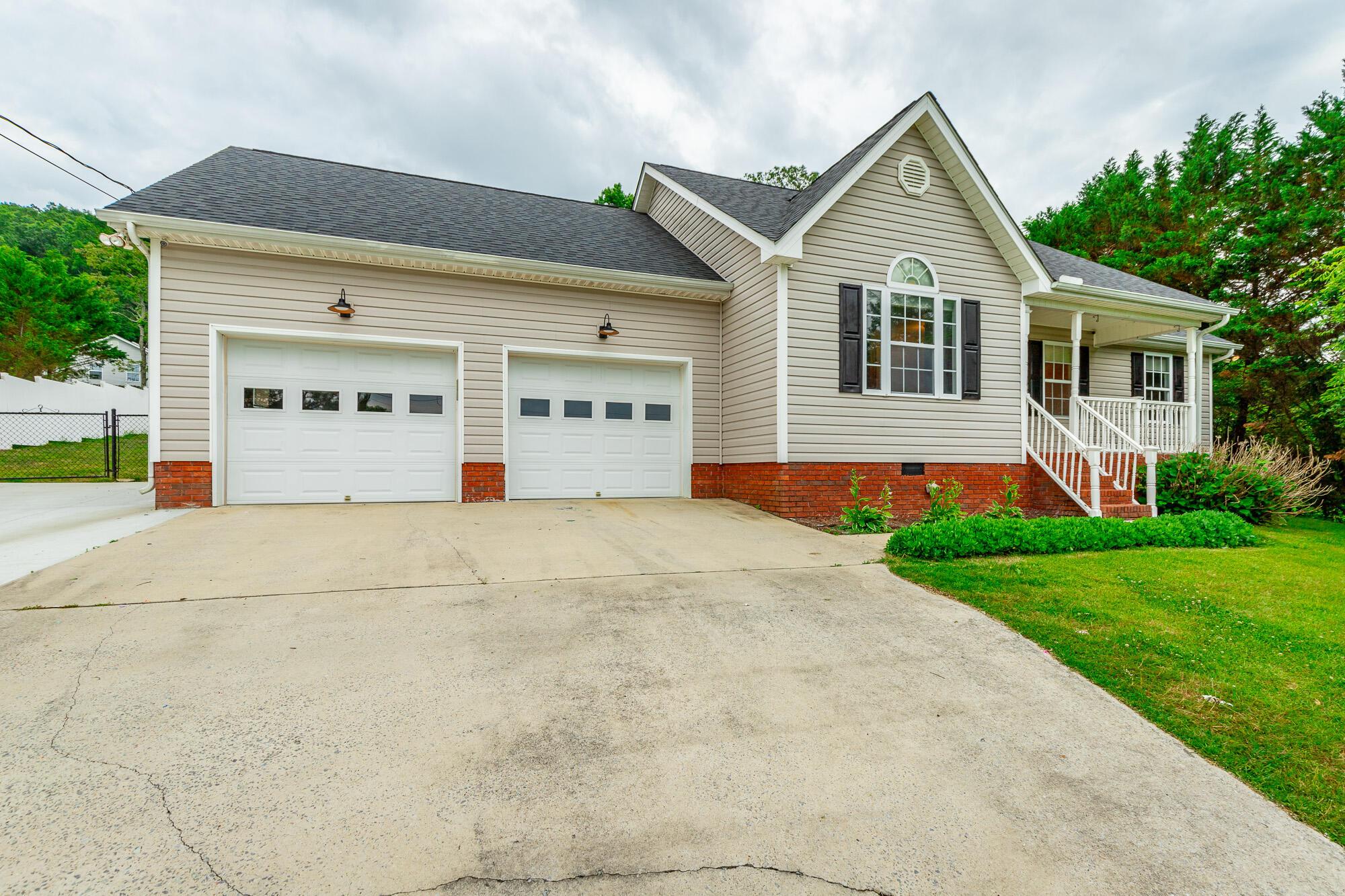 Image 4: 1092 Beaumont Road HD-4