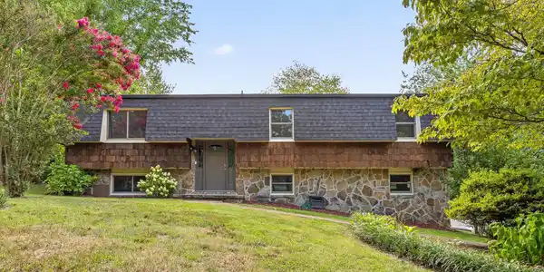 1302 Rockdale Lane
