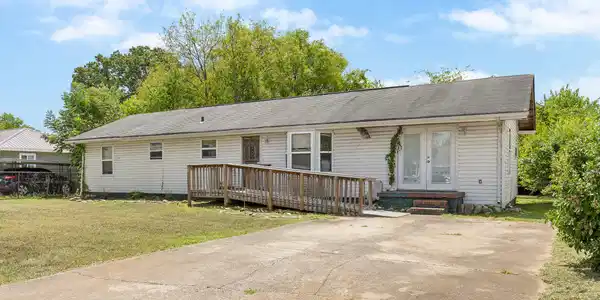 1104 Queens Drive