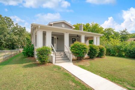 2211 Kirby Avenue