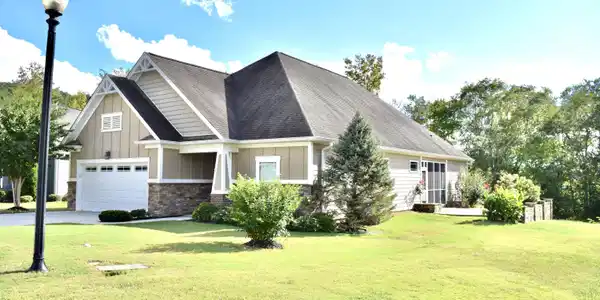 5507 Bungalow Circle