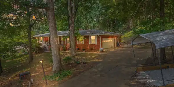 1059 Balmoral Drive