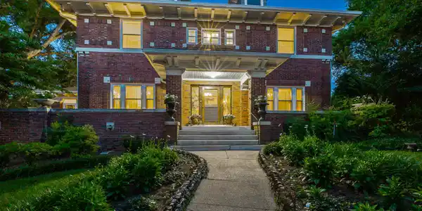 84 N Crest Road