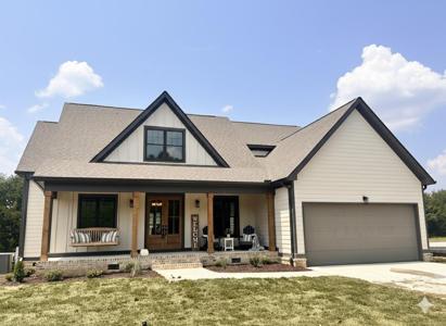 7104 Paxton Circle