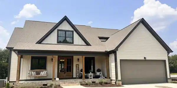 7104 Paxton Circle