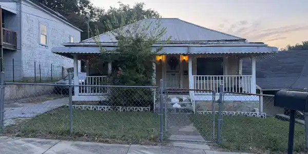 4513 Highland Avenue