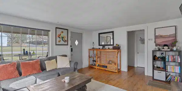 Image 3: 5-web-or-mls-910 Georgetown Rd-Dustin S-