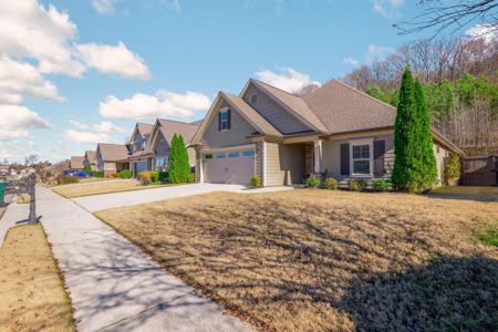 5445 Bungalow Circle
