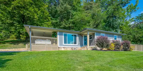 1013 Mountain Creek Road
