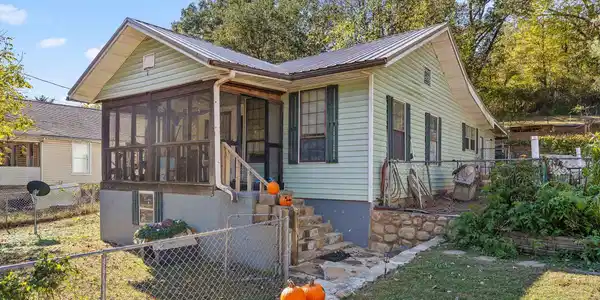 1007 W Elmwood Drive