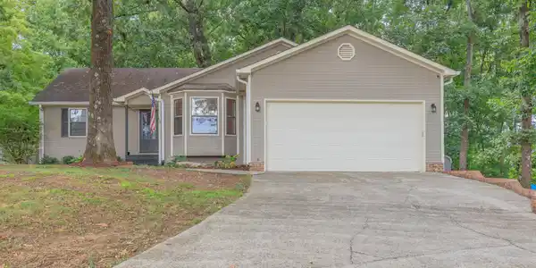 Image 2: 40 E Carolyn Cir HD-23