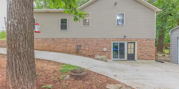 Image 3: 40 E Carolyn Cir HD-7