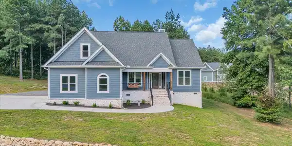 370 Cumberland Circle