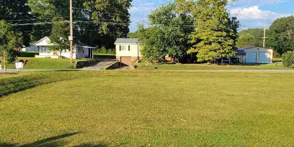 1713 Thrasher Pike