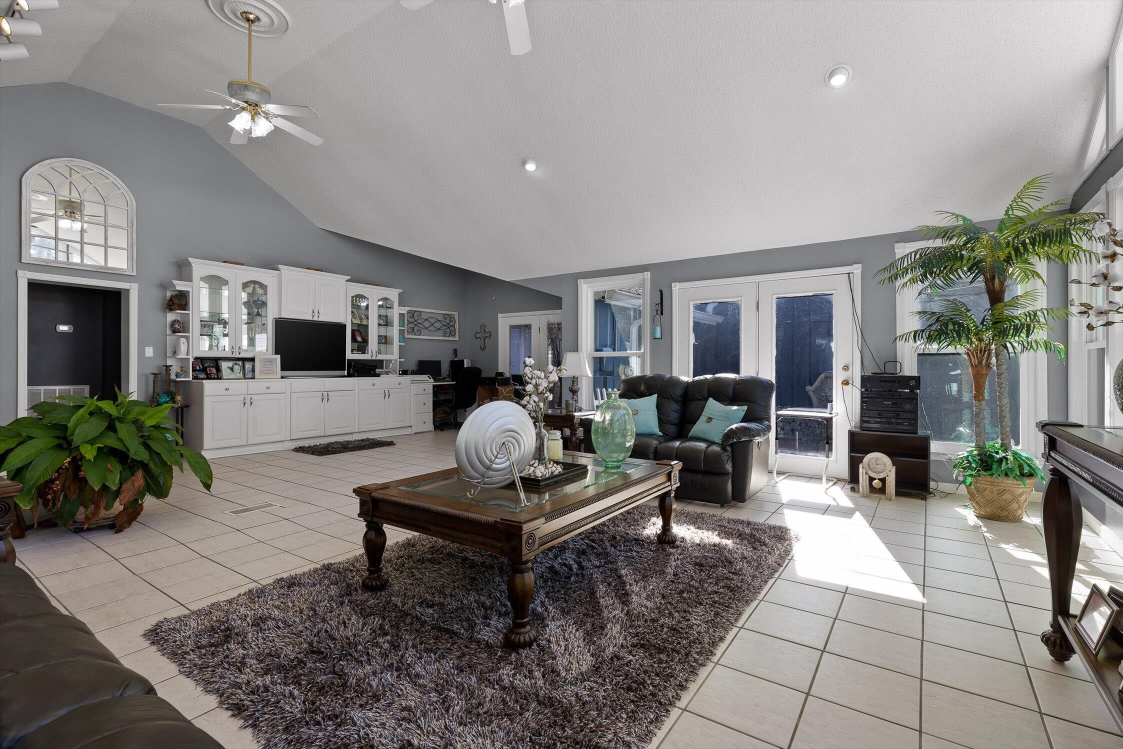 Image 4: Enjoy relaxing in your sunroom