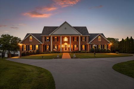 7526 Twisting Creek Lane