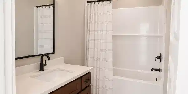 Image 4: Bathroom