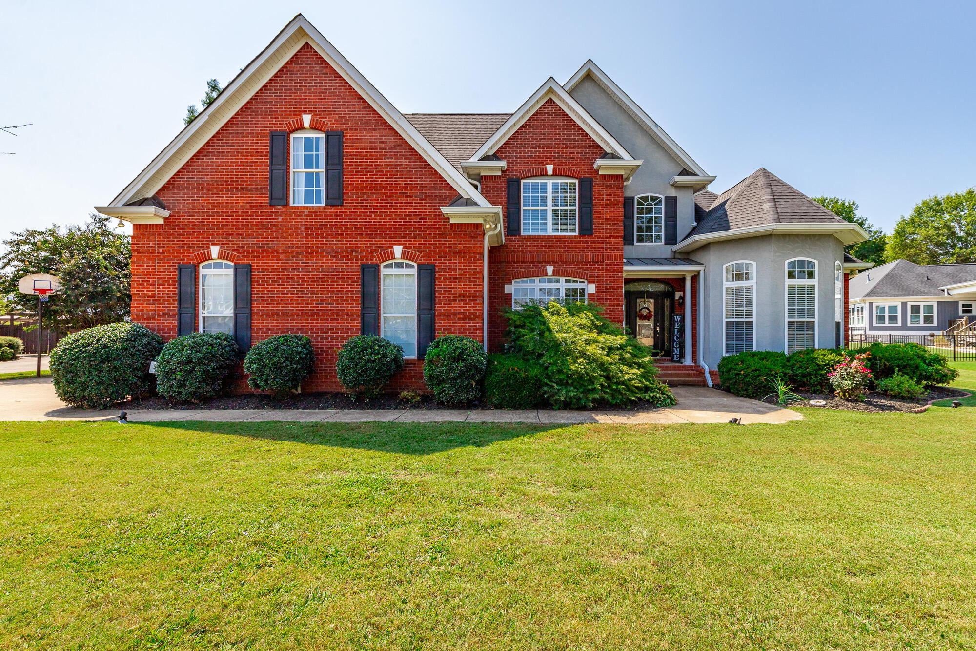 Image 2: 30 Clover Drive HD-4