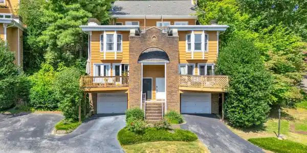 527 Winterview Lane