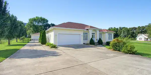 Image 4: 286 Cedar Lane-1