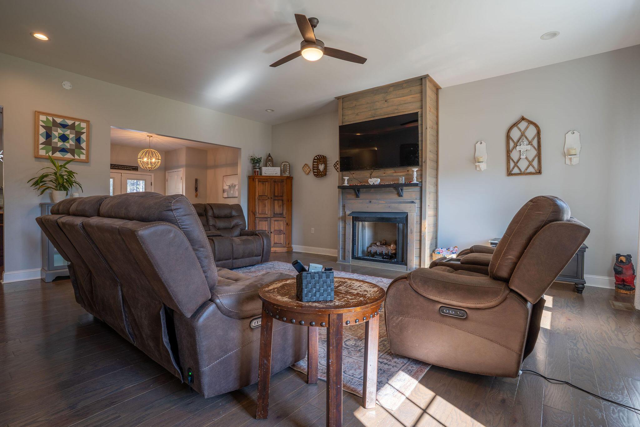 Image 3: A7300651-HDR