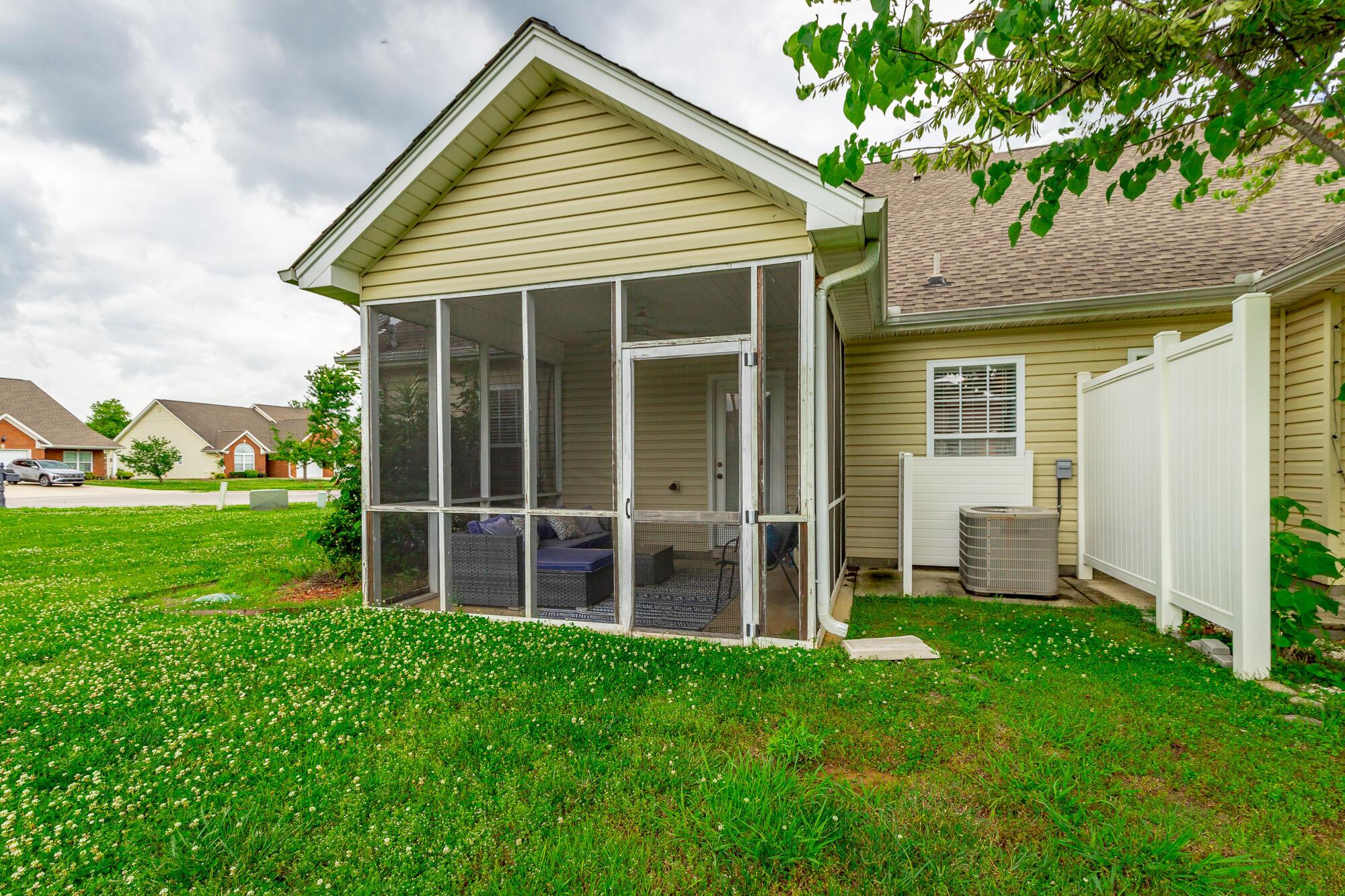 Image 4: 215 Briarstone Drive HD-10
