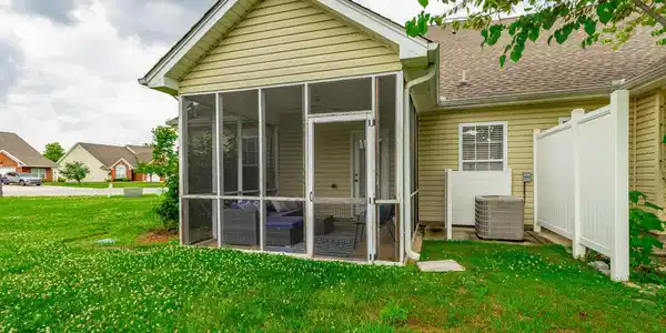 Image 4: 215 Briarstone Drive HD-10