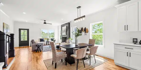Image 3: Dinning