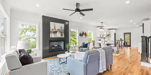 Image 4: Living Room