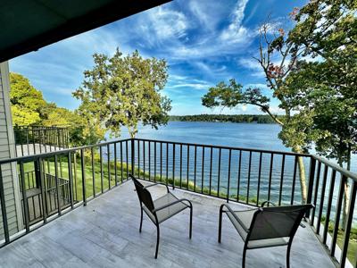 4320 Lakeshore Lane